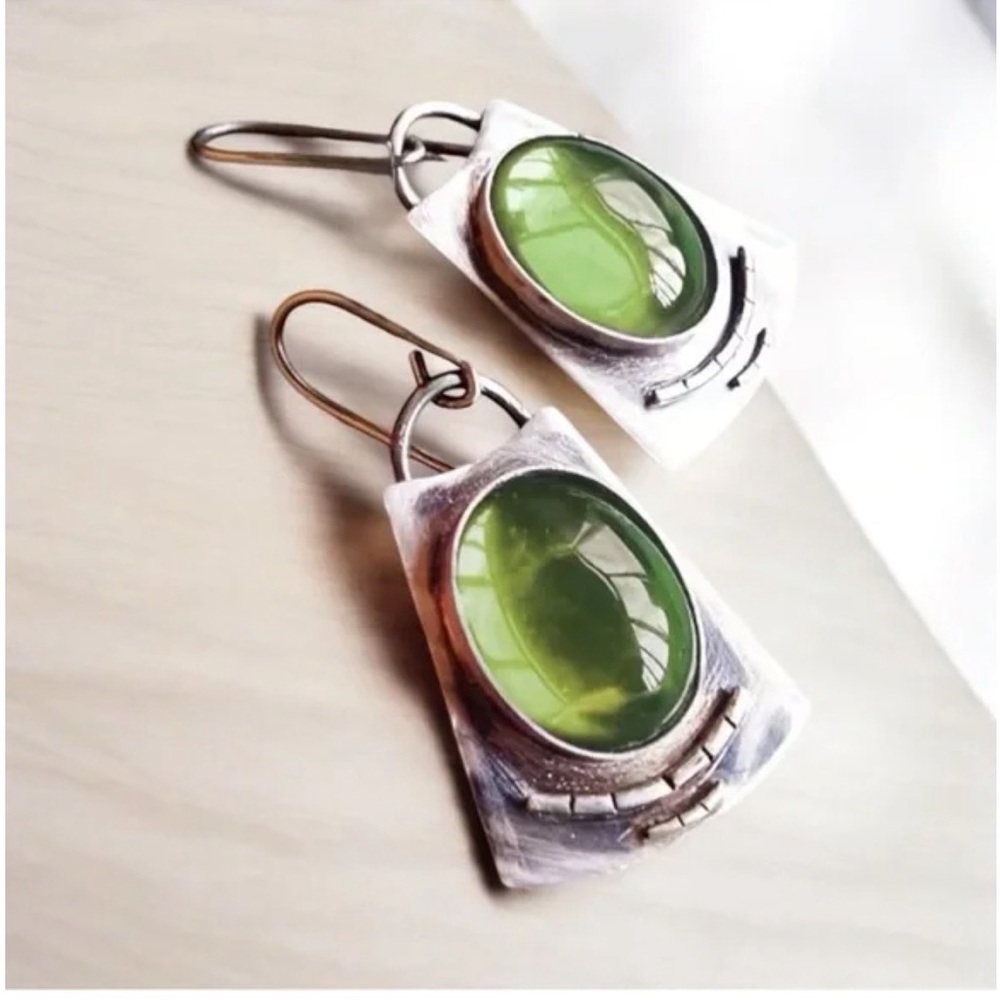 Vibrant Geometric Dangle Earrings - Unique Vintage-Inspired Peridot Design